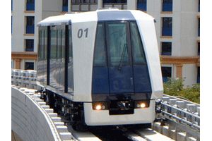 ゴムタイヤ式全自動運転車両「クリスタルムーバー」（写真：三菱重工業）