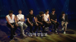 3rdアルバムのダブルタイトルナンバー「この歌を聴いて戻って」「ハ・ニ・プン」で人気を集めている2PMが先日、音楽ショー「ユ・ヒヨルのスケッチブック」に出演した。 3rdアルバムのダブルタイトルナンバー「この歌を聴いて戻って」「ハ・ニ・プン」で人気を集めている2PMが先日、音楽ショー「ユ・ヒヨルのスケッチブック」に出演した。