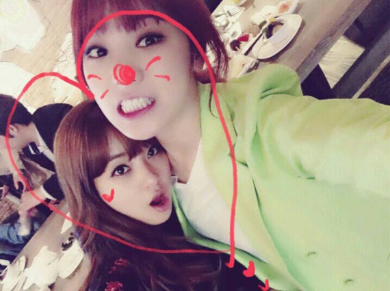 ガールズグループ「AFTERSCHOOL」のリジとジュヨンがキュートなツーショットを公開し、話題になっている。