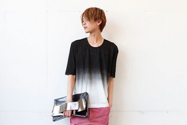 ミッドウエスト×ダイエットブッチャースリムスキン 別注グラデーションTシャツ登場