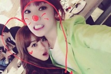 ガールズグループ「AFTERSCHOOL」のリジとジュヨンがキュートなツーショットを公開し、話題になっている。