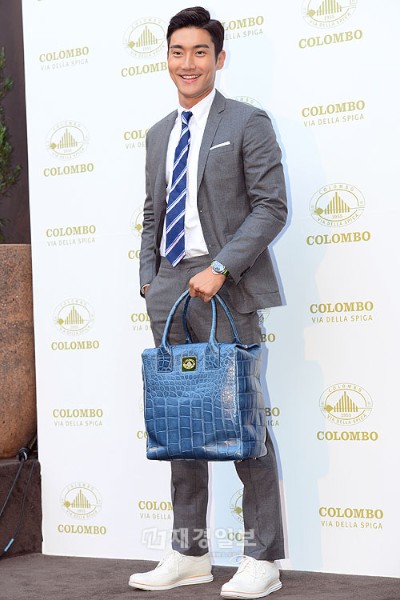 「Blooming Moments at COLOMBO」のイベントでSUPER JUNIORシウォンがスーツファッションを披露した。