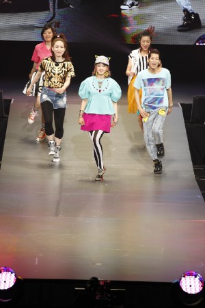 6月1・2日に東京・有明コロシアムで行われた「SGC SUPER LIVE」で、韓国ソロ女性歌手「FAT CAT」(ファットキャット)がパフォーマンスを披露した。 6月1・2日に東京・有明コロシアムで行われた「SGC SUPER LIVE」で、韓国ソロ女性歌手「FAT CAT」(ファットキャット)がパフォーマンスを披露した。