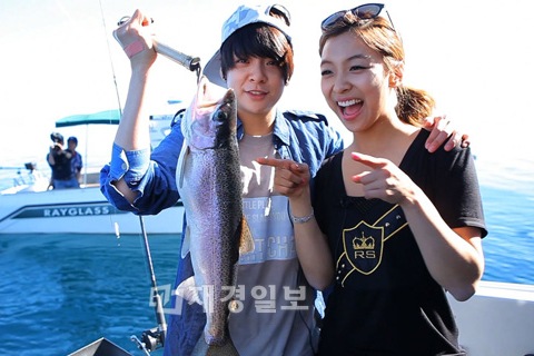 MBCミュージック『アメージングf(x)』で、ニュージーランドに旅立ったf(x)が、釣り、料理、農業に挑戦した。