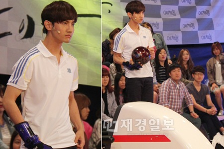 東方神起チャンミンがボーリング対決で強烈な眼光を放った。