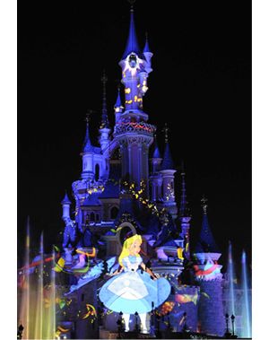 ディズニーランド・パリのナイトタイムショー「Disney Dreams!」の様子 (C)Disney(画像:オリエンタルランド) ディズニーランド・パリのナイトタイムショー「Disney Dreams!」の様子 (C)Disney(画像:オリエンタルランド)