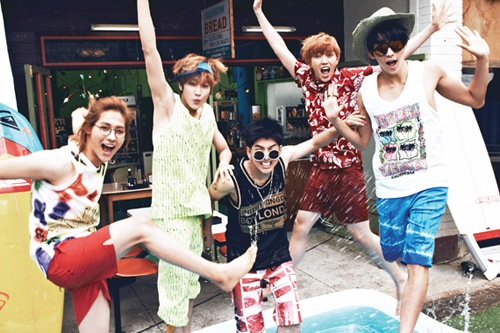 番組の収録中に負傷し、活動を中断していたB1A4のバロが、グラビアの撮影に参加し注目を集めている。