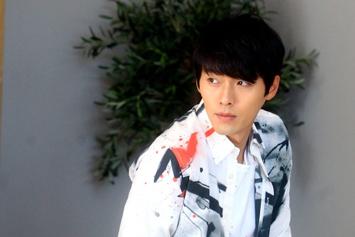 2012年12月に除隊したヒョンビンが、海兵隊司令部で行われた除隊式で涙を流した理由と秘話を打ち明けた。写真＝「@star1」7月号