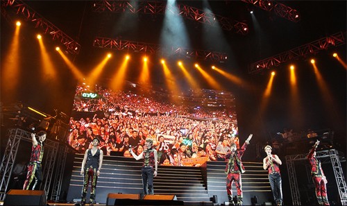 神話（SHINWHA）が中国・上海で開かれた2013年アジアツアー2番目のコンサートを大成功させた。写真＝神話カンパニー