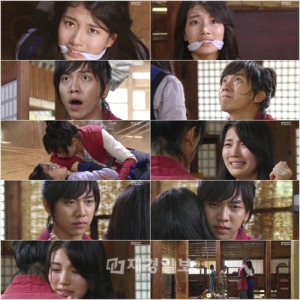 24日に放送されたMBCドラマ 『九家の書』第23話で、イ・スンギが死の危機に瀕したスジの命を救いながら、お互いへの愛を確認し合う姿が描かれた。 24日に放送されたMBCドラマ 『九家の書』第23話で、イ・スンギが死の危機に瀕したスジの命を救いながら、お互いへの愛を確認し合う姿が描かれた。