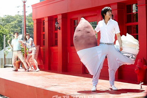 イ・スンギがキュートな“ポケット男”に変身して話題になっている。