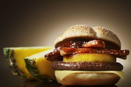 「クォーターパウンダー ゴールドリング」（画像：日本マクドナルド）