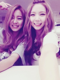 AFTERSCHOOLのユイとカウンが、キュートなツーショット写真を公開した。 AFTERSCHOOLのユイとカウンが、キュートなツーショット写真を公開した。