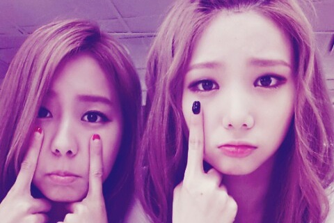 AFTERSCHOOLのユイとカウンが、キュートなツーショット写真を公開した。