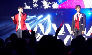 ワールドツアー中の東方神起が、香港・中国・マレーシアに続きアメリカLAでも幻想的なステージで観客を魅了した。写真＝SMエンターテインメント