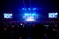 ワールドツアー中の東方神起が、香港・中国・マレーシアに続きアメリカLAでも幻想的なステージで観客を魅了した。写真＝SMエンターテインメント