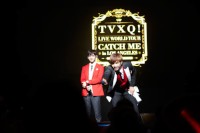 ワールドツアー中の東方神起が、香港・中国・マレーシアに続きアメリカLAでも幻想的なステージで観客を魅了した。写真＝SMエンターテインメント