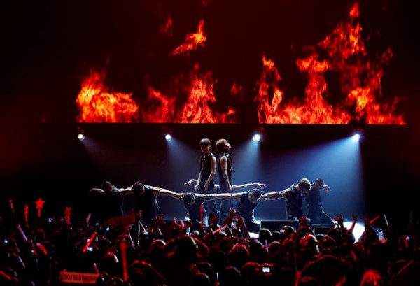 現在ワールドツアーを繰り広げている東方神起が、米LAに続いてチリのサンティアゴ公演も大盛況で終え、米大陸を東方神起カラーで華麗に彩った。写真＝SMエンターテインメント