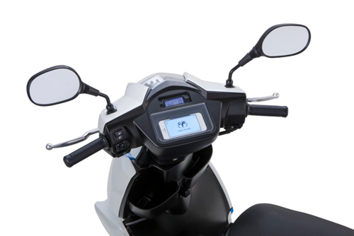 世界初のスマホとつながる電動バイクを発表（画像：テラモーターズ）