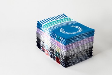 フレッドペリー×ヒロコレッジ高橋理子、コラボでバッグ＆手ぬぐい発売