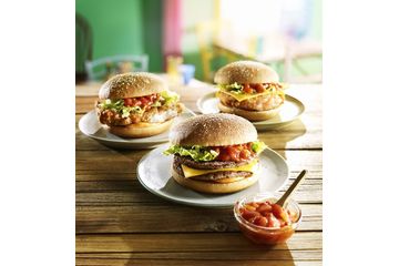 メキシカンテイストの「サルサバーガー」を期間限定販売（画像：日本マクドナルド）