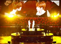 ワールドツアー中の東方神起が、LA(アメリカ)、サンティアゴ(チリ)などアメリカ大陸に続き、上海(中国)コンサートも大盛況のうちに終えた。写真=SMエンターテインメント ワールドツアー中の東方神起が、LA(アメリカ)、サンティアゴ(チリ)などアメリカ大陸に続き、上海(中国)コンサートも大盛況のうちに終えた。写真=SMエンターテインメント