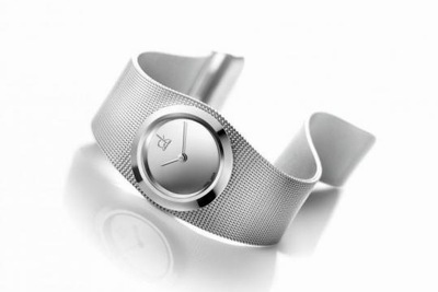 「カルバン・クライン」流れるようなデザインが美しい新作腕時計を発表