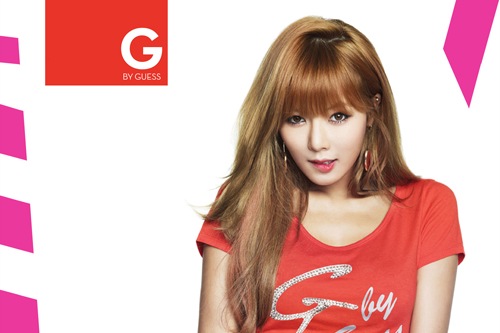 グローバルユニセックス・カジュアルブランド「G by GUESS」のイメージモデルを務める4Minuteヒョナが、ロッテデパート釜山本店でサイン会を行う。写真＝G by GUESS
