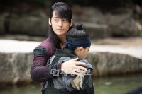 MBC月火ドラマ『火の女神チョンイ』の第8話で、キム・ボムがムン・グニョンに向けた優しさを見せ、女性視聴者の心を掴んだ。写真＝ケイパックス