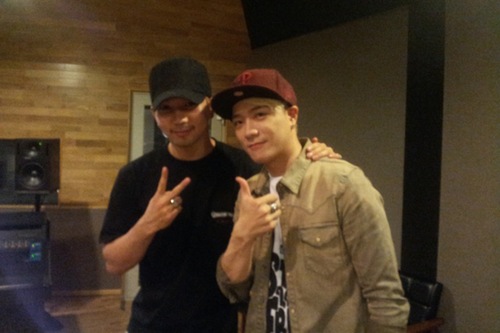 高速ラッパーのOutsiderとMBLAQジオのツーショット写真が話題を呼んでいる。