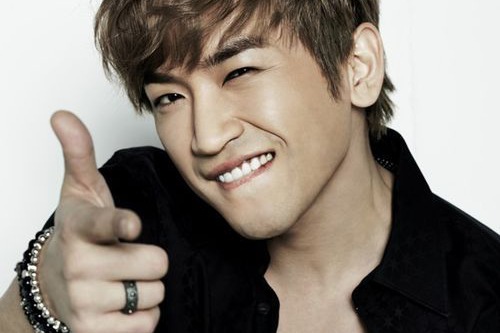 神話(SHINHWA)のミヌが、誕生日を迎えて特別なパーティーを用意した。写真=神話カンパニー