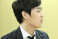 ミュージシャンのジョン・パクが女性アイドルグループ2NE1のシエルに告白（？）して話題を集めている。