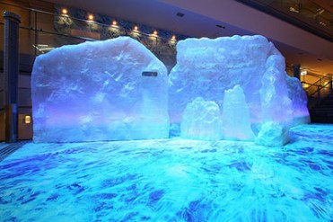 表参道ヒルズに南極の氷と雪の世界が出現！五感で”涼”を味わえるフェアを開催