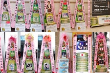 キム・ヒョンジュン（SS501マンネ）の多国籍ファンが、彼の誕生日パーティー会場に大量の米花輪を送り誕生日を祝った。写真＝ドリーミー