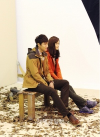 フランスのアウトドアブランド「EIDER」(www.eider.co.kr)が、2013FWシーズンのグラビア撮影現場写真を公開した。 フランスのアウトドアブランド「EIDER」(www.eider.co.kr)が、2013FWシーズンのグラビア撮影現場写真を公開した。