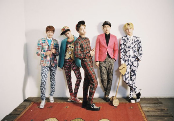 SHINeeの3rd合本アルバム『The misconceptions of us』が8日にリリースされ、同アルバムに収録されているジョンヒョン作詞の新曲『君と僕の距離(Selene 6.23)』と『捨てて行け(Better Off)』の音源が公開された。写真=SMエンターテインメント SHINeeの3rd合本アルバム『The misconceptions of us』が8日にリリースされ、同アルバムに収録されているジョンヒョン作詞の新曲『君と僕の距離(Selene 6.23)』と『捨てて行け(Better Off)』の音源が公開された。写真=SMエンターテインメント