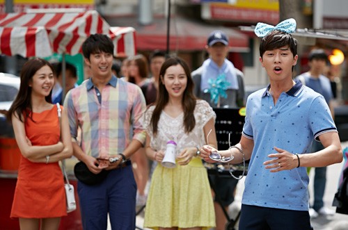 MBC週末ドラマ『金よ出て来い、さっさと！』で、2組の新世代カップル、パク・ソジュン＆ペク・ジニ、キム・ヒョンジュン＆キム・イェウォンが路上デート姿を公開した。写真=イギムプロダクション