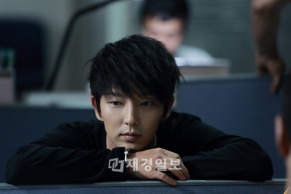 イ・ジュンギの無修正写真が公開された。