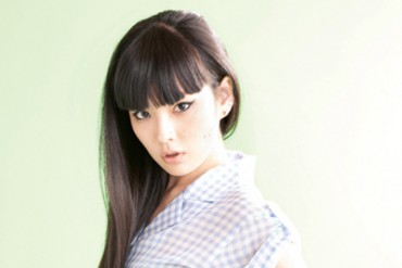 秋元梢が1日店長！エックスガール×リーボックの新作シューズ発売