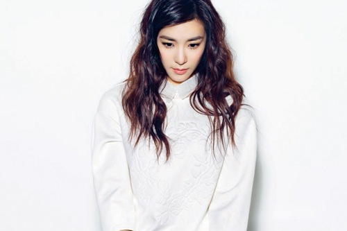 爽やかな笑顔が魅力的な少女時代ティファニーが、ファッションマガジン「VOGUE girl」のグラビア撮影を行った。写真＝VOGUE girl