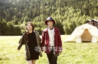 23日、「BEANPOLEアウトドア」が、公式HPを通じて専属モデルキム・スヒョンとMiss Aスジの“2013秋冬グラビア”を公開した。 23日、「BEANPOLEアウトドア」が、公式HPを通じて専属モデルキム・スヒョンとMiss Aスジの“2013秋冬グラビア”を公開した。