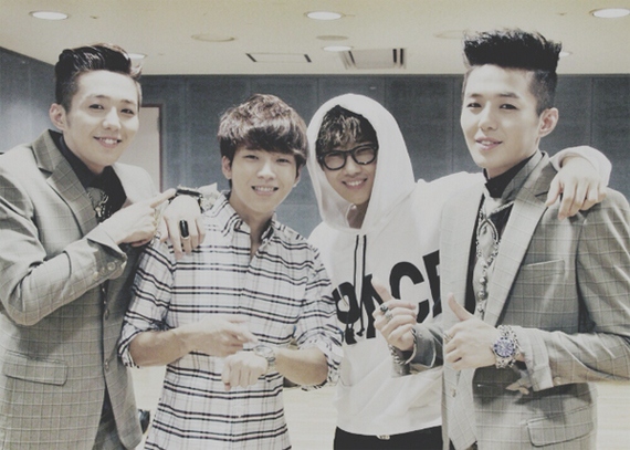 INFINITEのソンギュとウヒョンが、事務所の後輩であるTASTYを応援した。