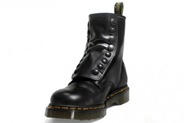 リミ フゥからドクターマーチンをカスタムした限定ボタンブーツが登場
