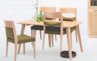 フランスベッドホールディングス＜７８４０＞（東１）の子会社フランスベッドは、椅子が宙に浮く新機能ダイニングセット「フローティア」を１０月下旬より販売開始する。