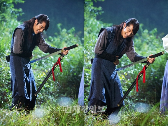 MBC月火ドラマ『火の女神チョンイ』で、キム・ボムが“一人遊びの真髄”を披露した。写真=ケイパックス