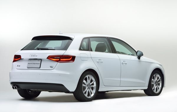 新型「Audi A3 Sportback」(画像:アウディジャパン) 新型「Audi A3 Sportback」(画像:アウディジャパン)