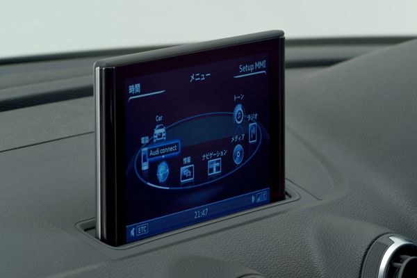 新型「Audi A3 Sportback」(画像:アウディジャパン) 新型「Audi A3 Sportback」(画像:アウディジャパン)