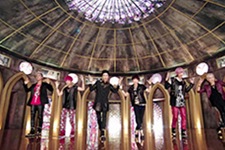 TEENTOP(ティーントップ)が2日、公式YouTubeチャンネルを通じて新曲『冗談じゃない』のダンスバージョンMVを公開し、彼らのパフォーマンスに視線が集まっている。