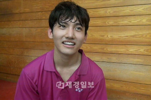 日産スタジアムでのコンサートを控えていたにもかかわらずバドミントン三昧となったチャンミンの姿が注目を集めている。