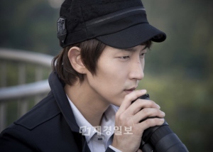 イ・ジュンギの『Two Weeks』撮影現場ビハインドカットが公開された。 イ・ジュンギの『Two Weeks』撮影現場ビハインドカットが公開された。